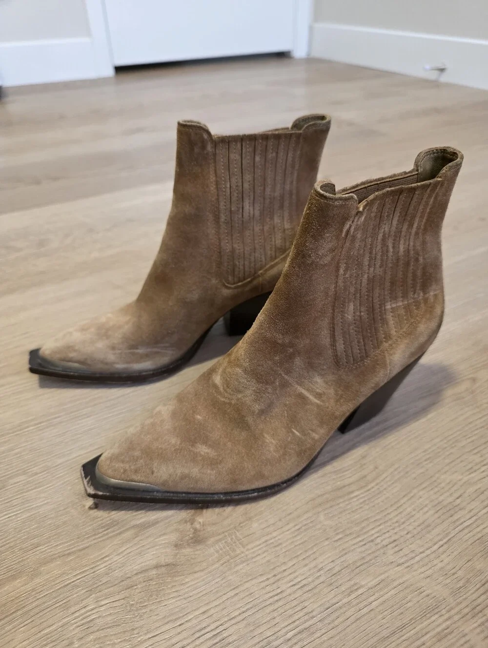 PAIGE | Lyra Pointed Toe Chelsea Boot Size 6